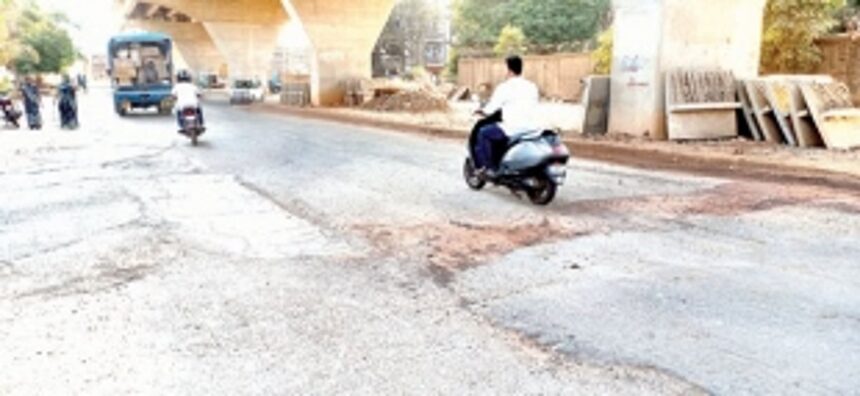 Internal roads of Vasco plagued with potholes