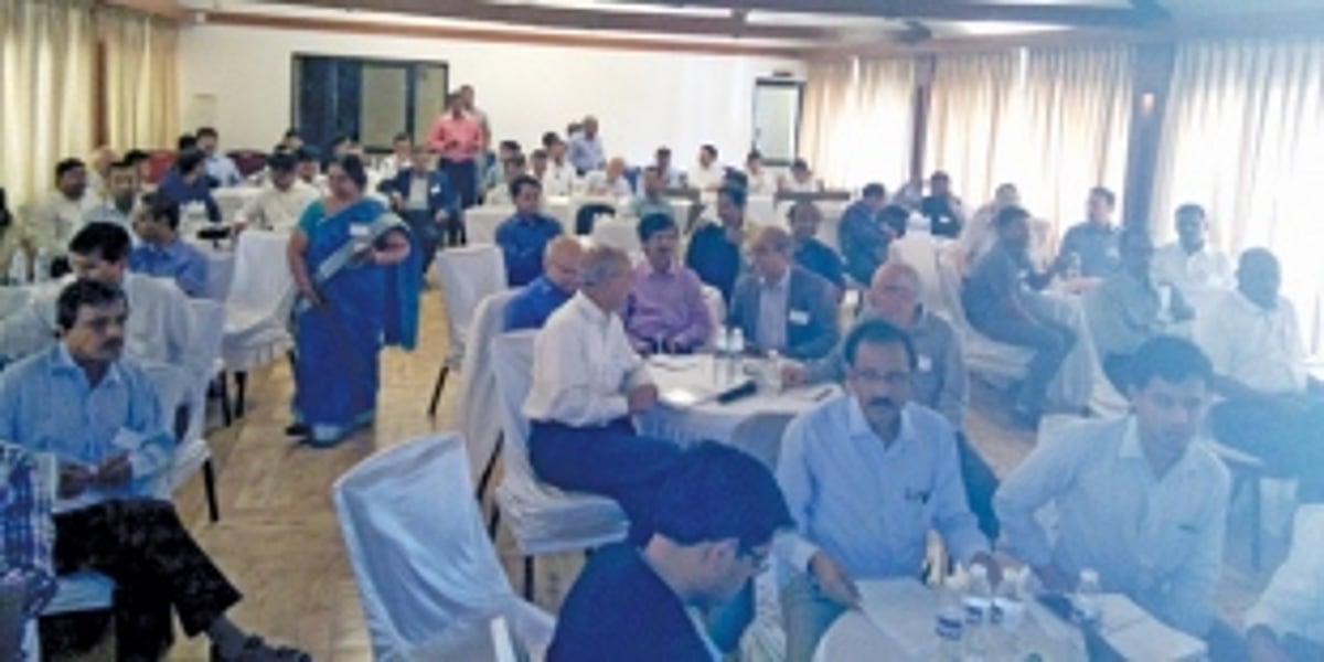 International experts get together  to solve the problem of solutions