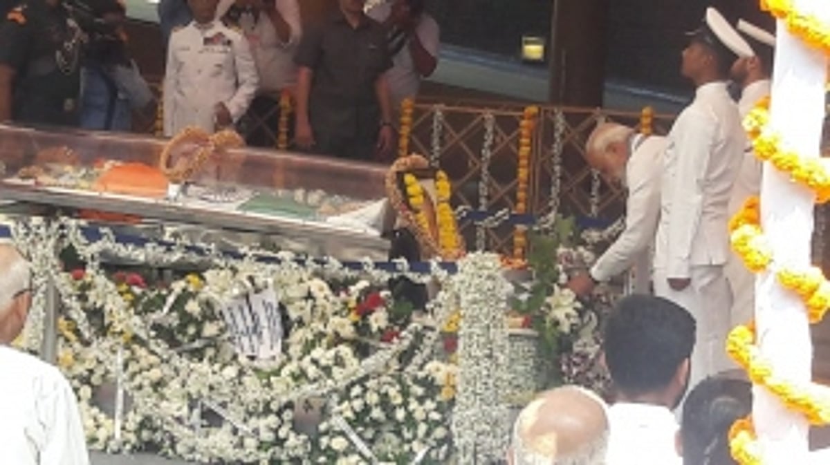 Interval in Goa’s Political theatre as Parrikar’s last rites about to commence