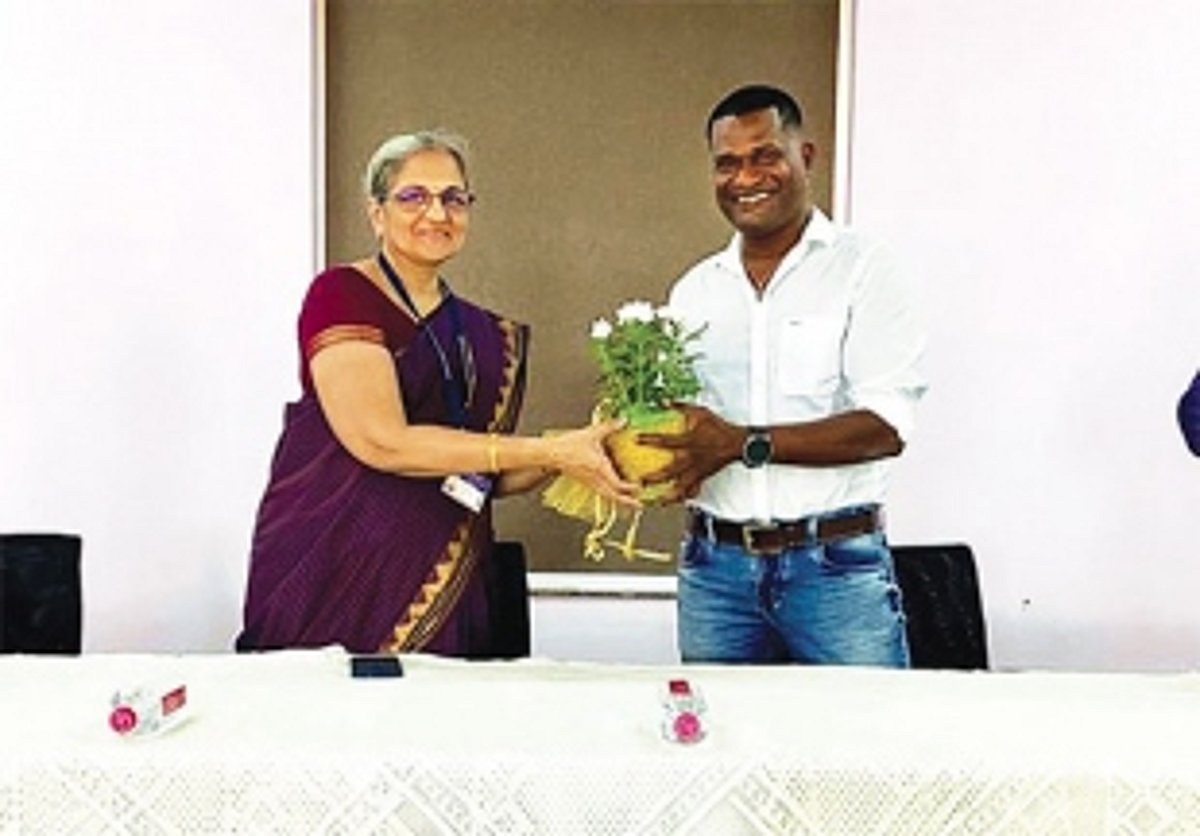 Invited to speak at Margao college, fisherman Pele exhorts students to stay away from drugs & alcohol