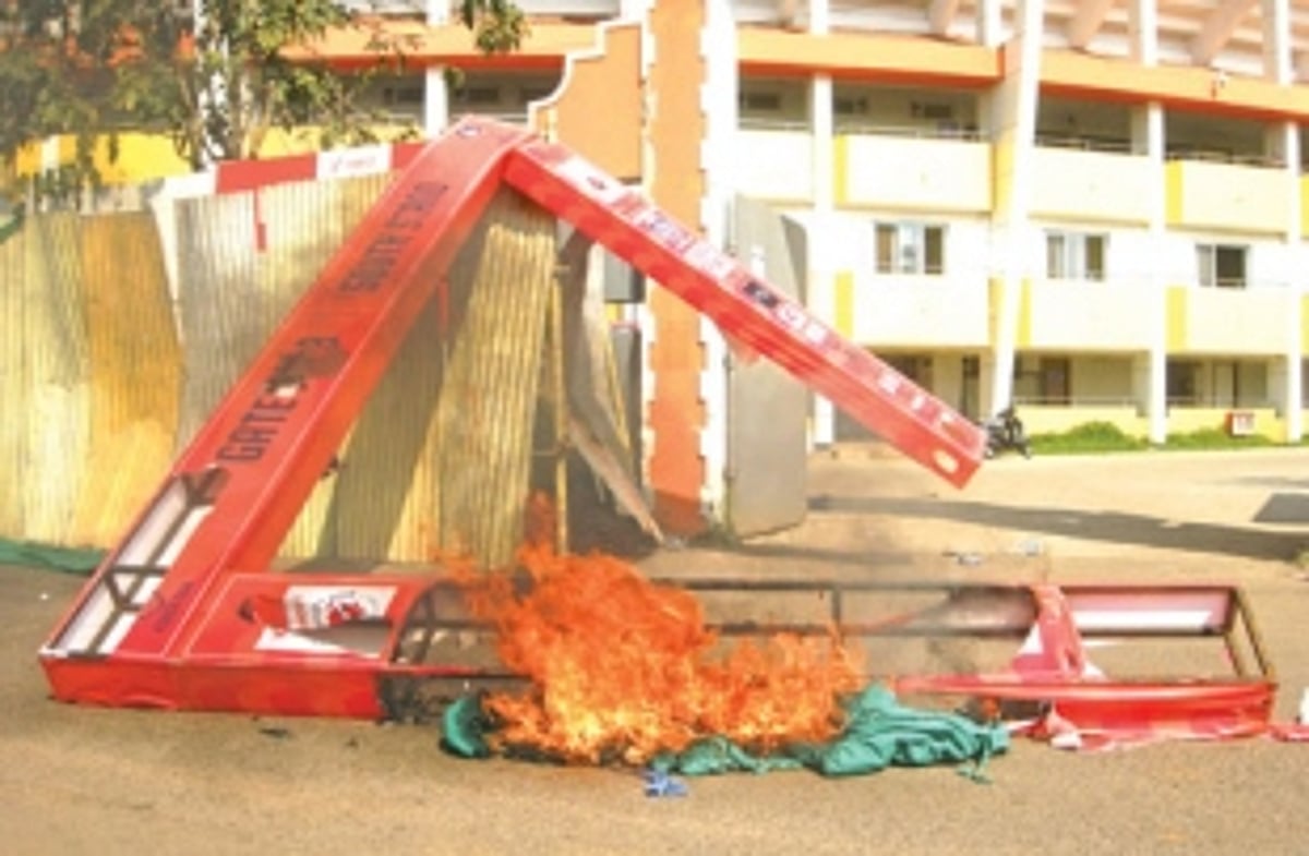 Irate soccer fans go on  a rampage at Fatorda