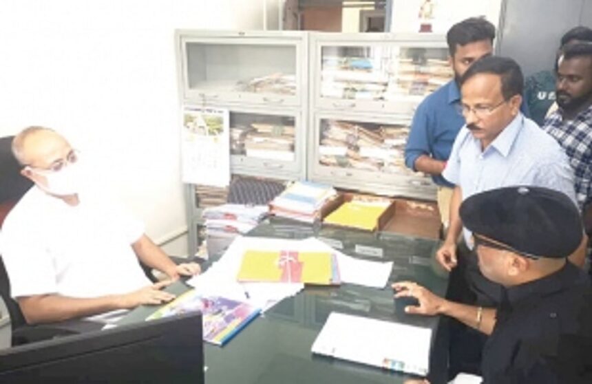 Irked Canacona locals gherao PWD office over bad roads 1 Irked Canacona locals gherao PWD office over bad roads