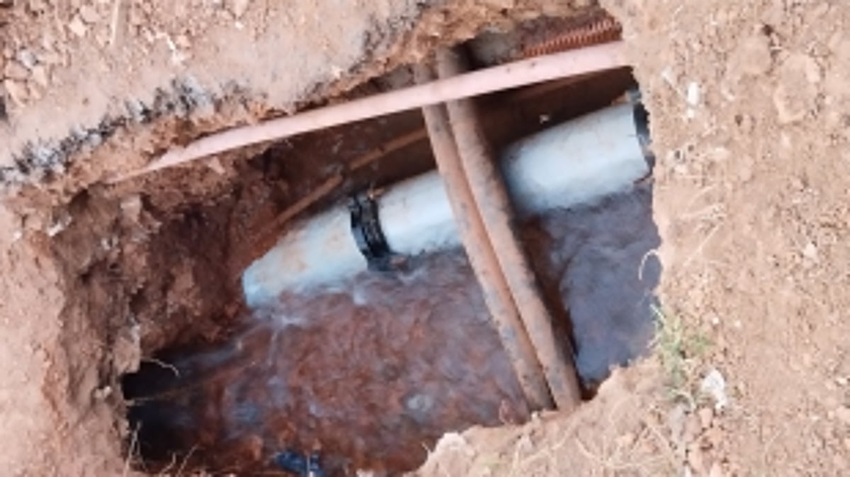 Irresponsible administration: Lakhs of liters of water are being wasted