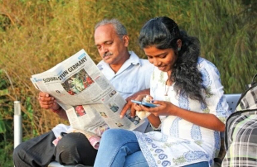 Is the smartphone the newspaper? 1 Is the smartphone the newspaper?