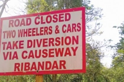 Is this signboard along Kadamba bypass road necessary?