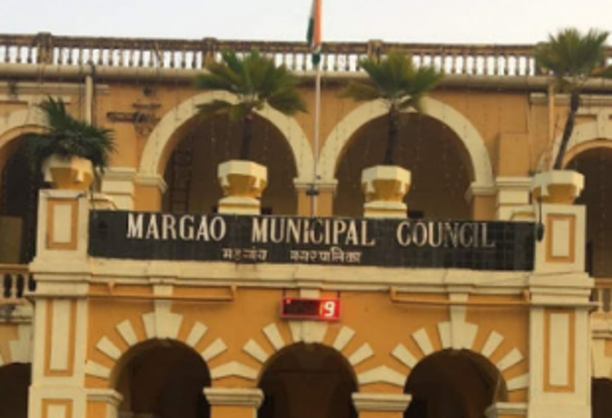 Issue travel  pass liberally: Councillor