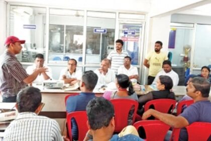 Issues of truck parking, open defecation by  drivers rock Curti gram sabha once again