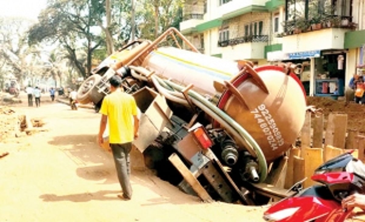 It is high time CCP initiates action  against contractors, says Mayor
