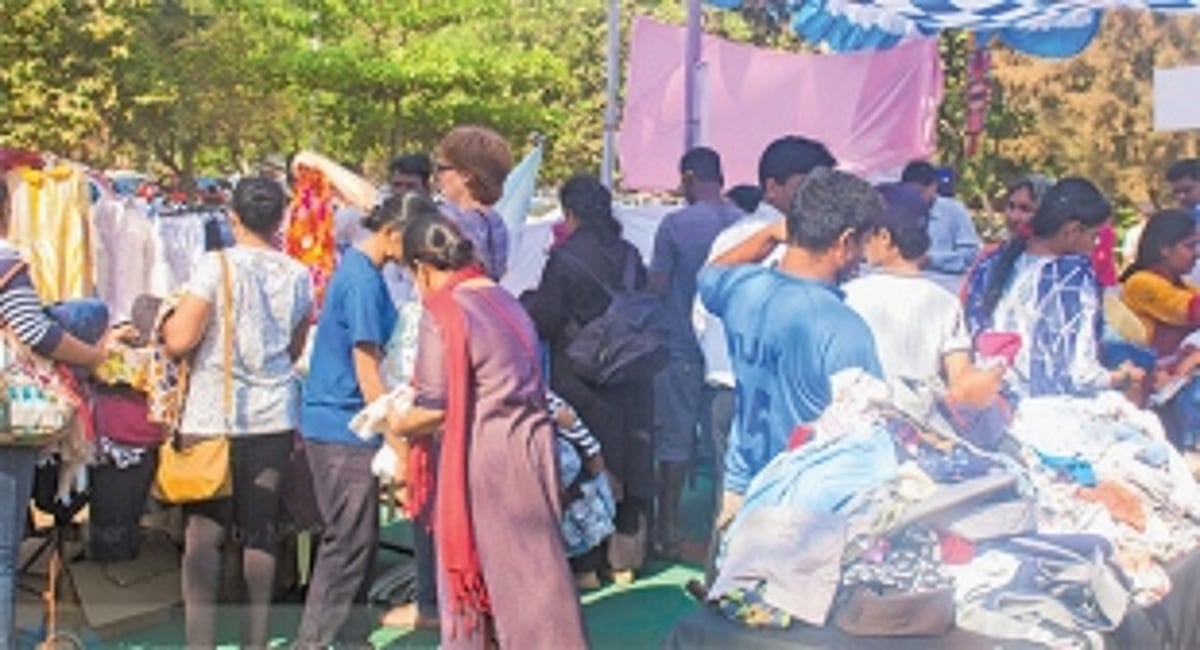 It takes a community to make kids read