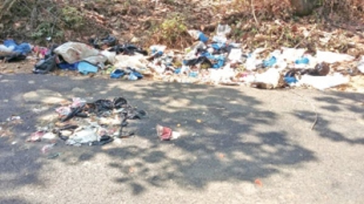 Italian, Kashmiri arrested for dumping garbage