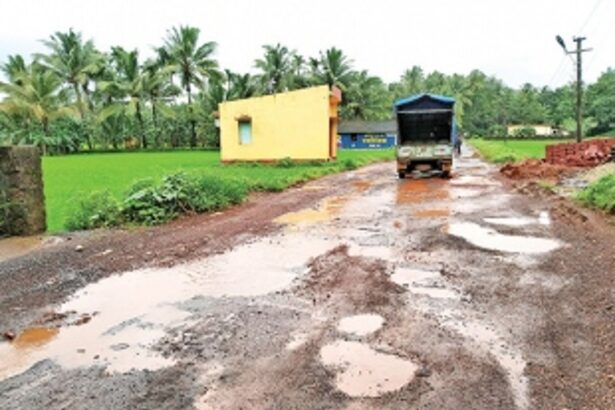 It’s a bumpy ride on Korgao’s pathetic roads!