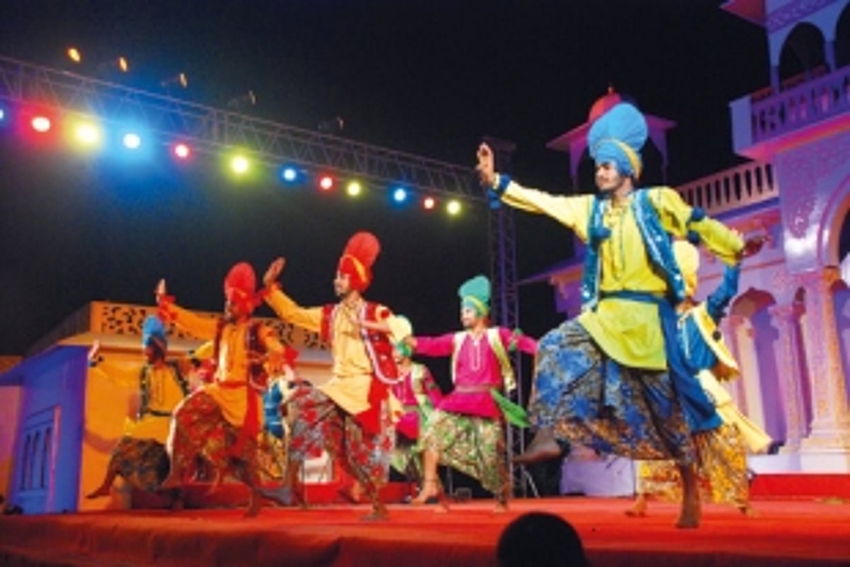 Its folk time again, folks!