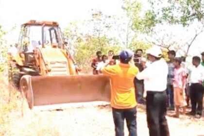 JCB seized at Khandola over illegal dumping of garbage