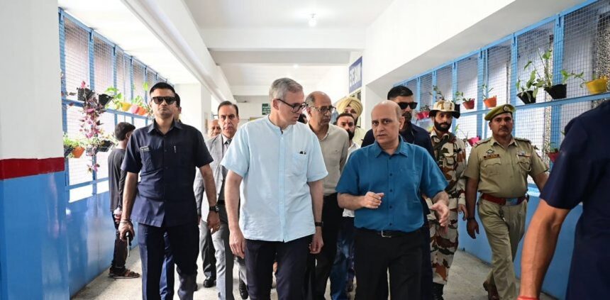 J&K Chief Minister Omar Abdullah visits Jammu hospital to meet people injured in Pakistan shelling 1 J&K Chief Minister Omar Abdullah visits Jammu hospital to meet people injured in Pakistan shelling
