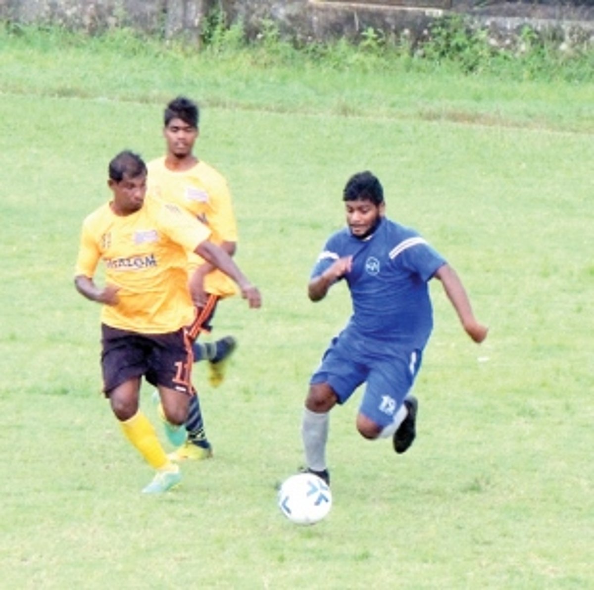 James double sends Curtorim into semis