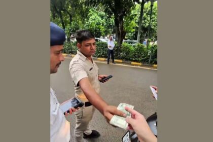 Japanese Tourist’s Smart Glasses Expose Gurugram Traffic Cops Taking INR 1,000 Bribe