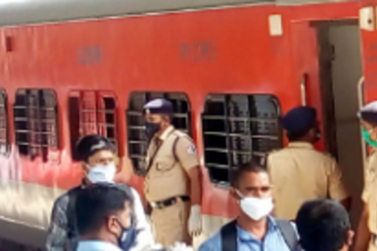 J’khand, Bengal migrant workers  miss the trains,left without shelter