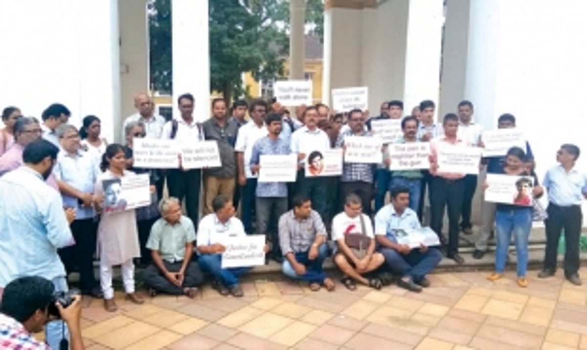 Journos lead protest to condemn Lankesh murder