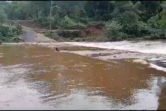 KADSHI MOPA FOOTBRIDGE UNDERWATER, ACCESS BLOCKED