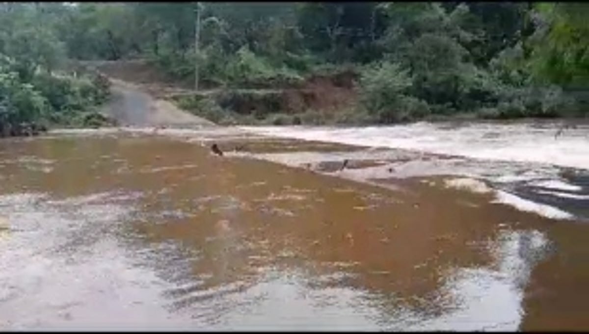 KADSHI MOPA FOOTBRIDGE UNDERWATER, ACCESS BLOCKED