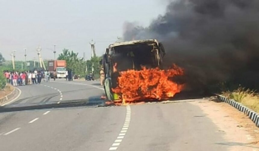 KSRTC Bus Catches Fire in Kerala; Passengers Safely Evacuated 1 KSRTC Bus Catches Fire in Kerala; Passengers Safely Evacuated