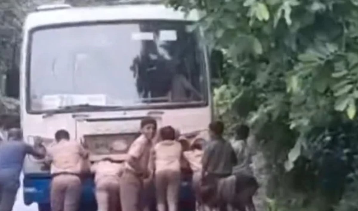 KTC Driver Penalized for Making Students Push Bus in Goa’s Nuvem-Manora Route