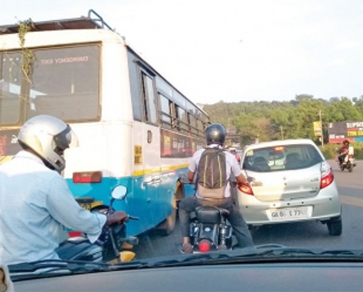 KTC buses too indulge in lane cutting at Zuari Bridge