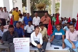 KTC employees and AITUC stage protest at Azad Maidan; Demand Payment Increase