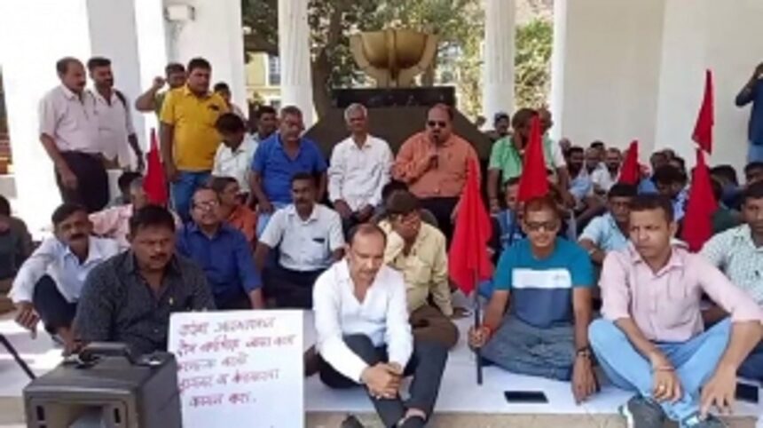 KTC employees and AITUC stage protest at Azad Maidan; Demand Payment Increase