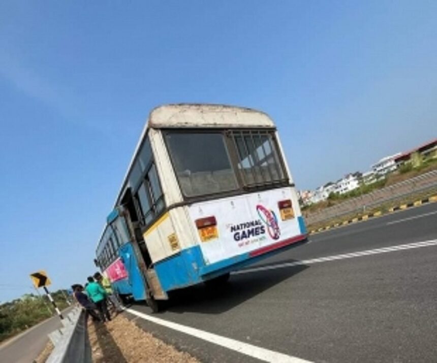 Kadamba Bus Encounters Breakdown on Old Goa Bypass Road Due to Engine Overheat