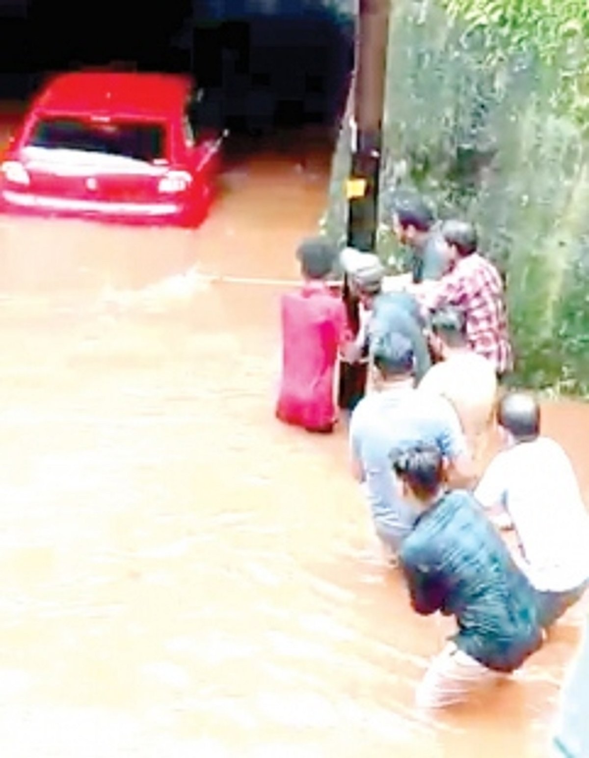 Kalay locals save Ponda duo  from getting washed away