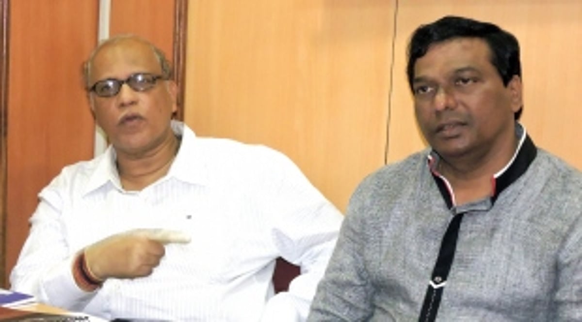 Kamat inspects Gandhi  market to prove ‘he cares’
