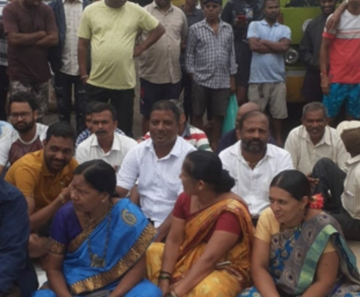 Kankumbi Locals Stage Protest, Block Run-Down Belagavi-Goa Highway, Demand Immediate Repairs