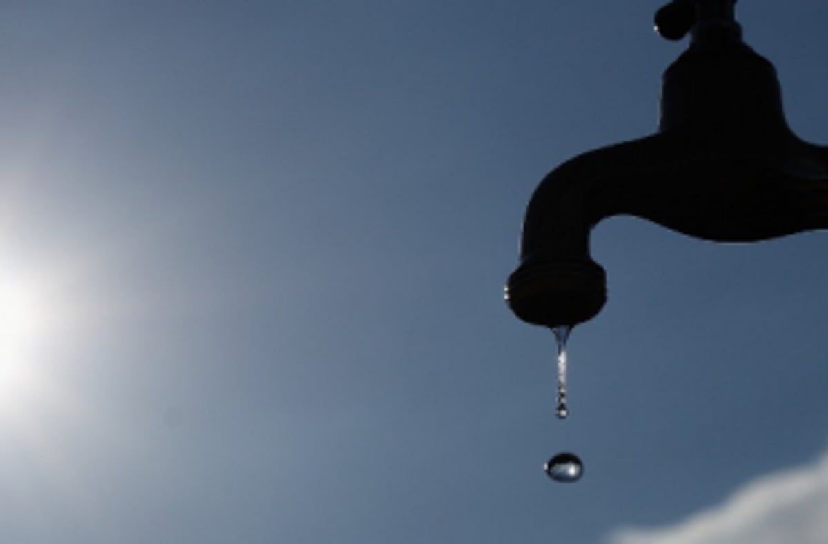 Karaswada locals gherao AE over water woes