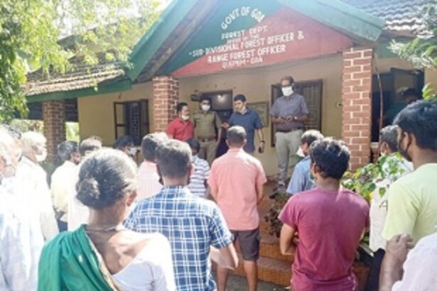 Karla villagers stage protest against Quepem Forest Dept