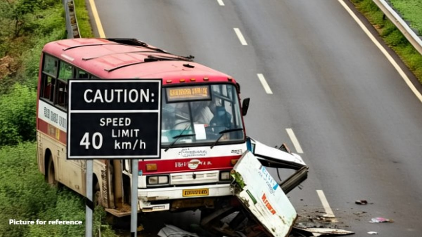 Karnataka Bus Crashes Into Signboard Near Margao; 9 Injured, 2 Seriously Hurt 1 Karnataka Bus Crashes Into Signboard Near Margao; 9 Injured, 2 Seriously Hurt