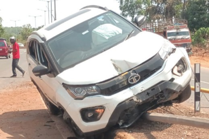 Karnataka Family Escapes Unhurt After Car Crashes on Dhavli-Farmagudi Road