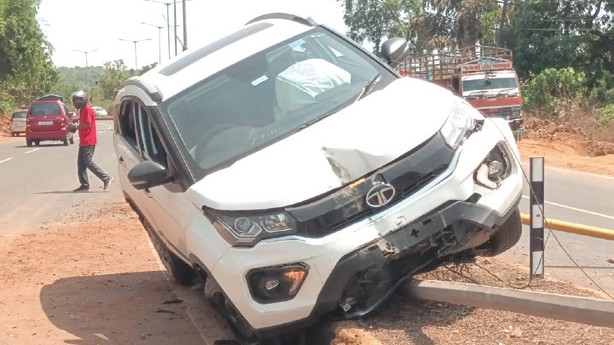 Karnataka Family Escapes Unhurt After Car Crashes on Dhavli-Farmagudi Road