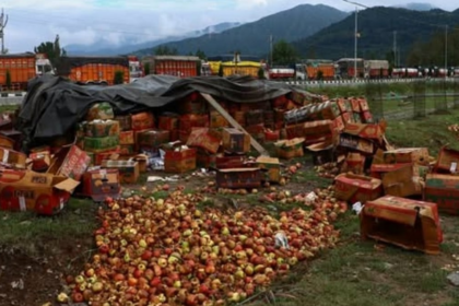 Kashmir Apple Farmers Suffer Heavy Losses as Trucks Rot on Blocked Srinagar-Jammu Highway