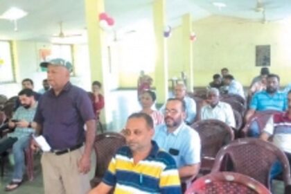 Kavlem gram sabha demands action  against illegal transport offices