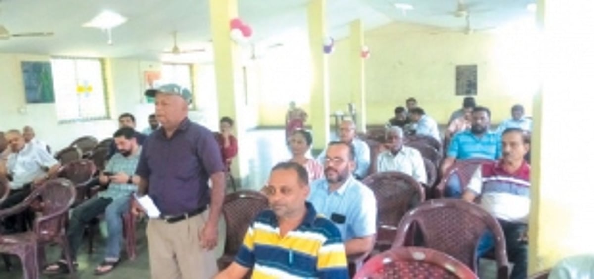 Kavlem gram sabha demands action  against illegal transport offices