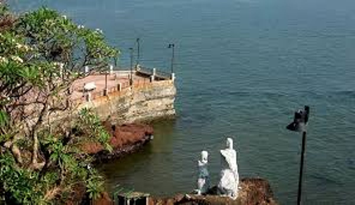 Kayaker Saved After Mishap Near Dona Paula Beach