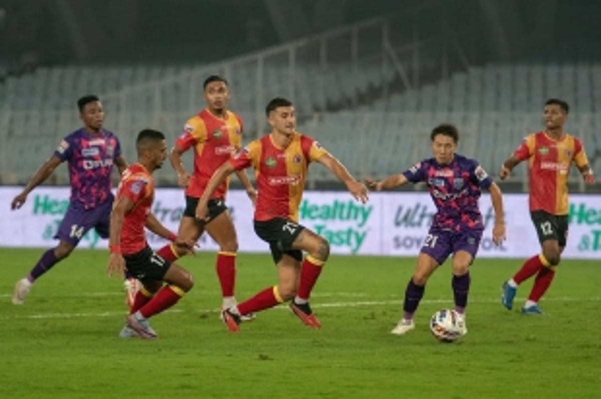 Kerala Blasters FC produce all-round effort to pip East Bengal FC 2-1, in an edge of the seat encounter