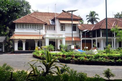 Kerala CM's office and residence receive bomb threat, probe on