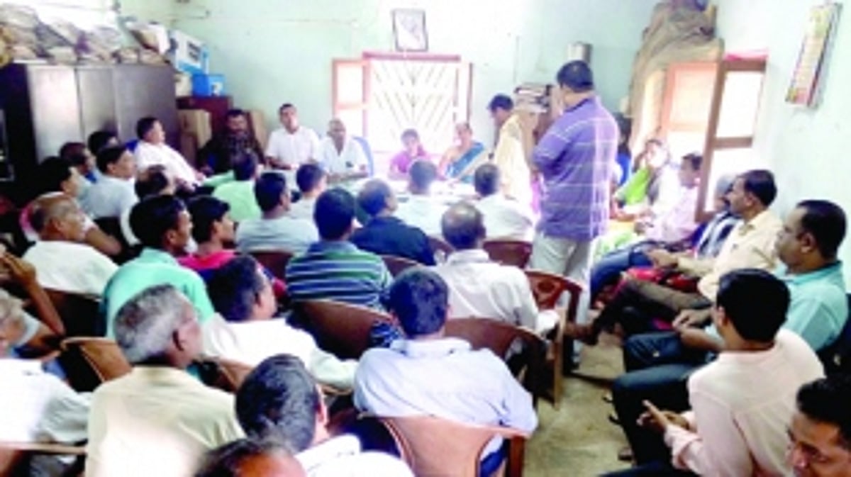 Keri discusses garbage issue,  lack of drinking water