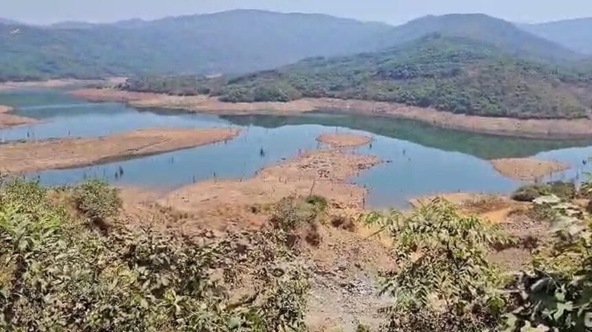 Khanayale Villagers' Chain Hunger Strike Continues Over Quarrying and Blasting Concerns 1 Khanayale Villagers' Chain Hunger Strike Continues Over Quarrying and Blasting Concerns