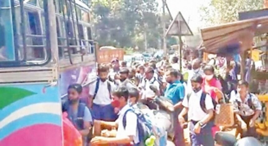 Khandepar locals demand bus shed for students at Opa junction 1 Khandepar locals demand bus shed for students at Opa junction