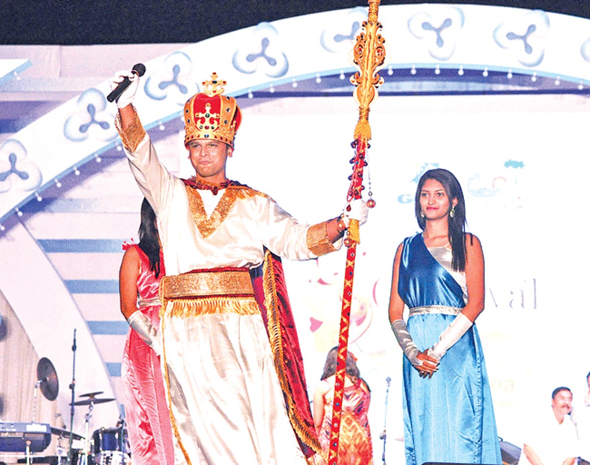 King Momo, Joel D'Souza waves to the crowd at the Goa Carnaval, Food and Cultural Festival 2014 at Merces in Panjim on Friday. The King Momo will rule in the State for four days during the Carnival festivities. 1 King Momo, Joel D'Souza waves to the crowd at the Goa Carnaval, Food and Cultural Festival 2014 at Merces in Panjim on Friday. The King Momo will rule in the State for four days during the Carnival festivities.