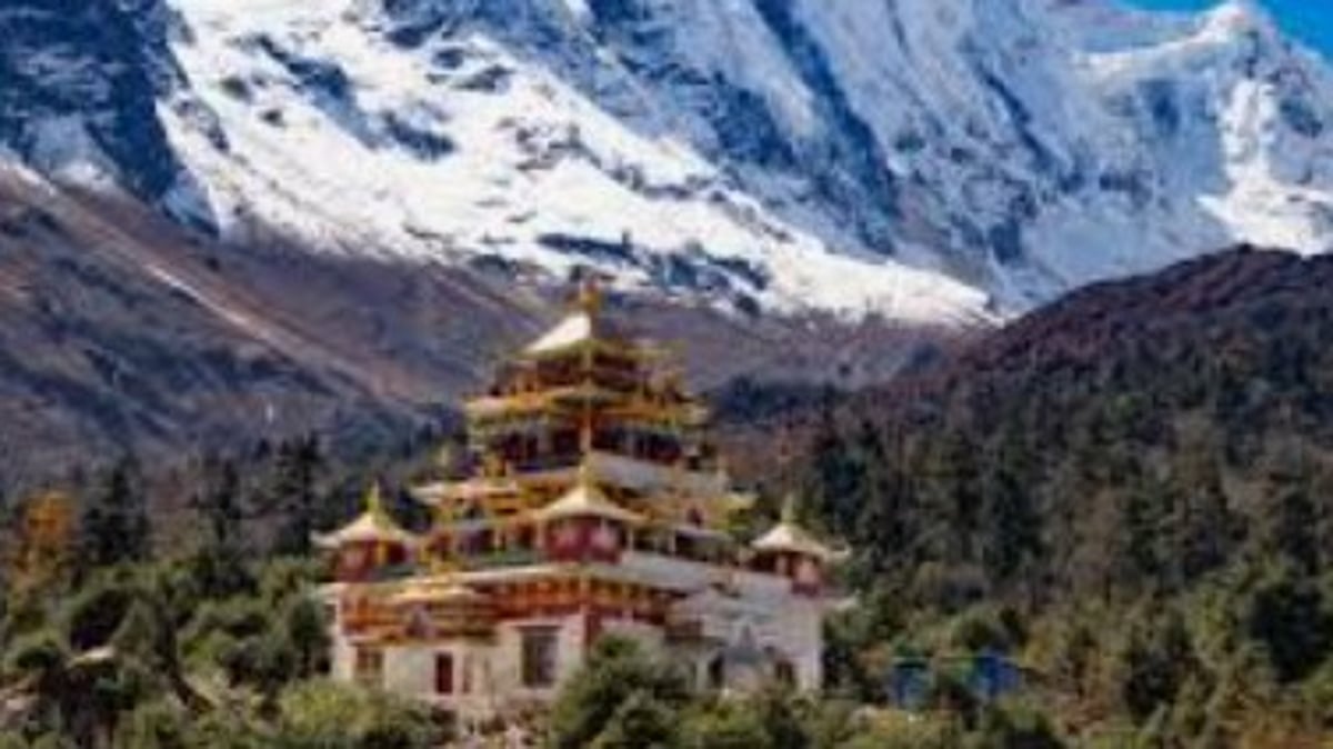 King or not, Nepal is at the crossroads