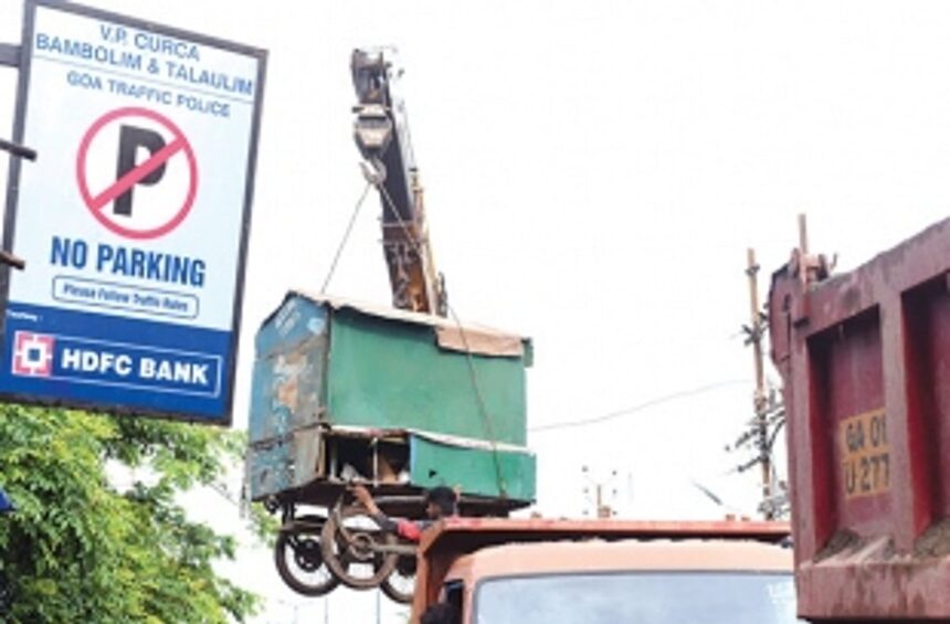 Kiosks encroaching on govt land at Bambolim demolished